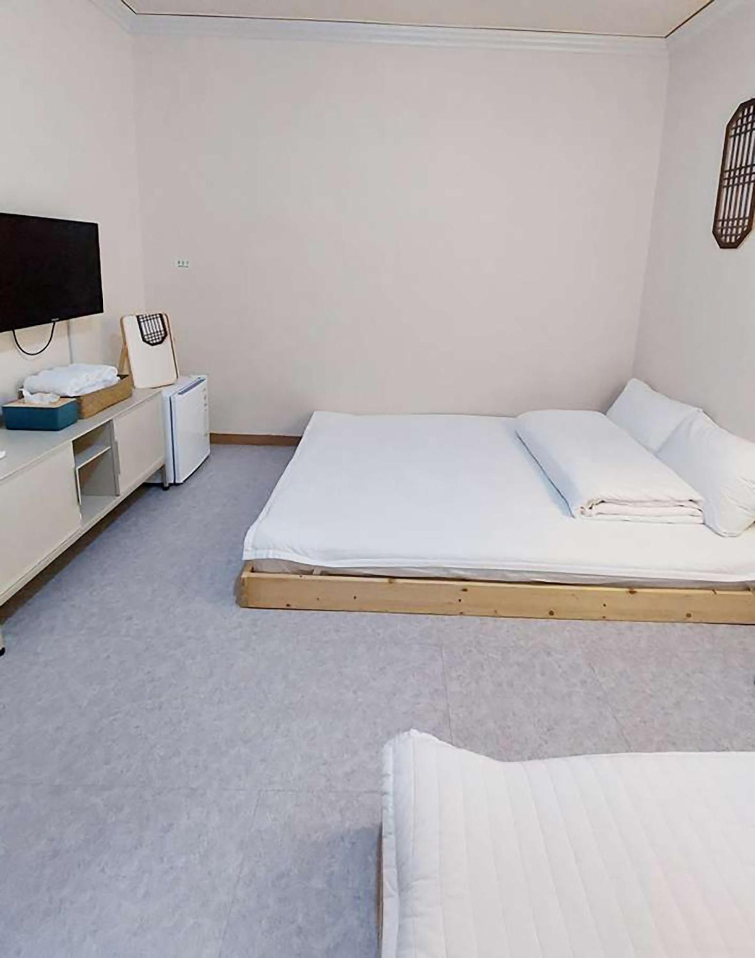Blau Guesthouse คยองจู ภายนอก รูปภาพ